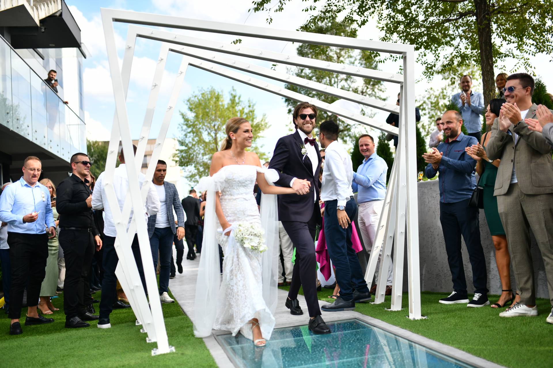 Outdoor wedding ceremony at Ženeva Lux